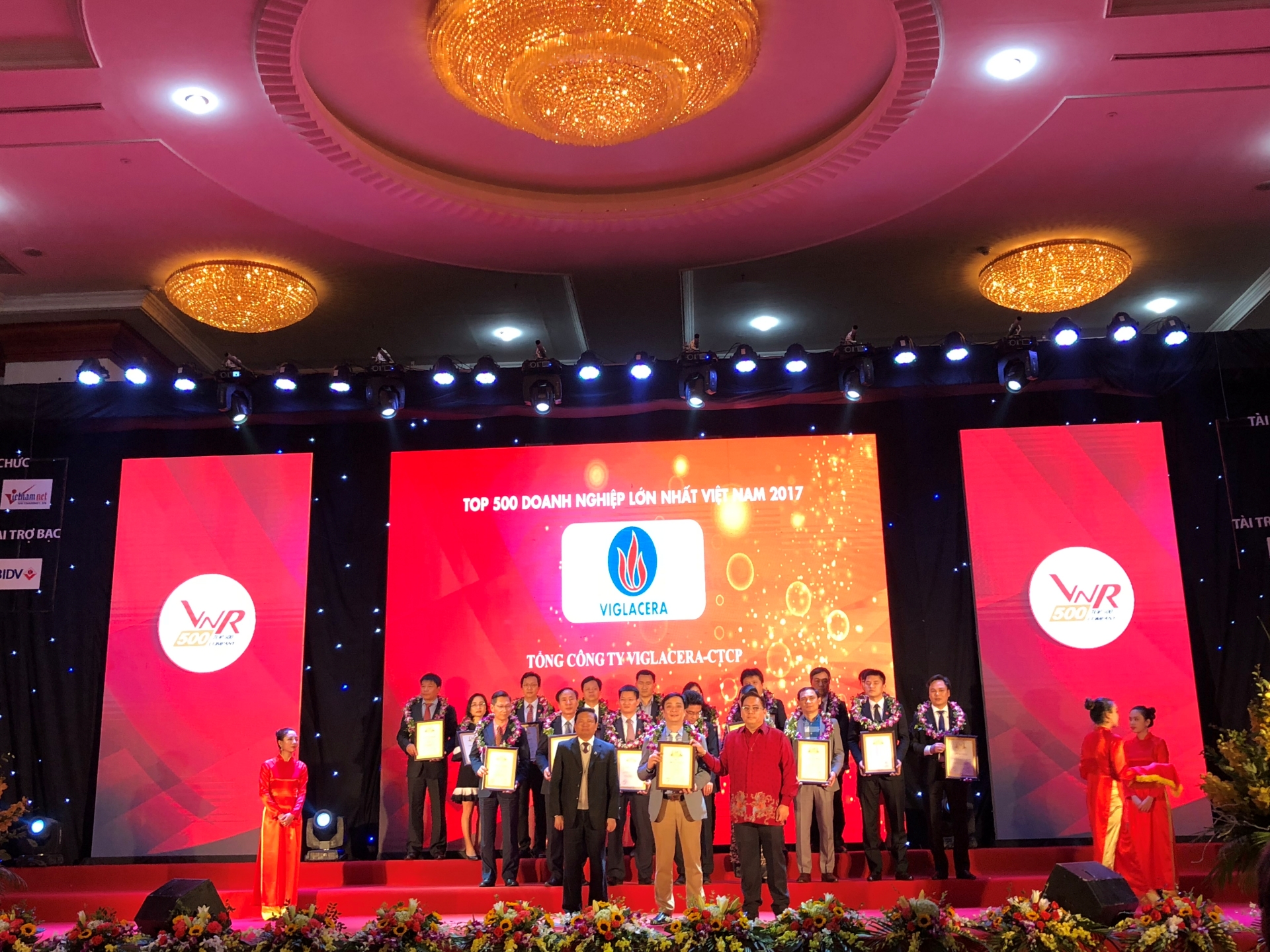 Viglacera continues to raise its position in the top 500 largest enterprises of Vietnam in 2017